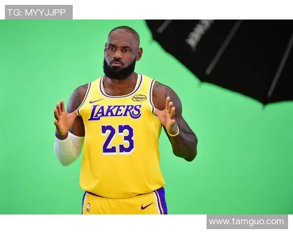 足球明星齐聚湖人主场观战精彩赛事引发热议